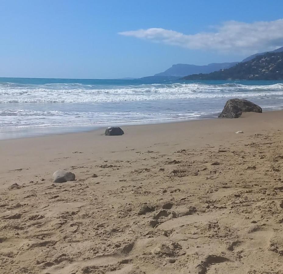 Casa Primavera Ventimiglia Eksteriør billede